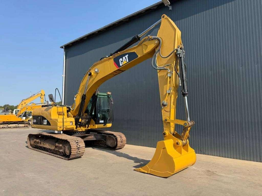 Caterpillar 323D L Photo 3