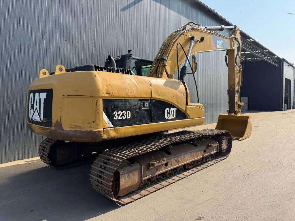 Caterpillar 323D L Photo 4