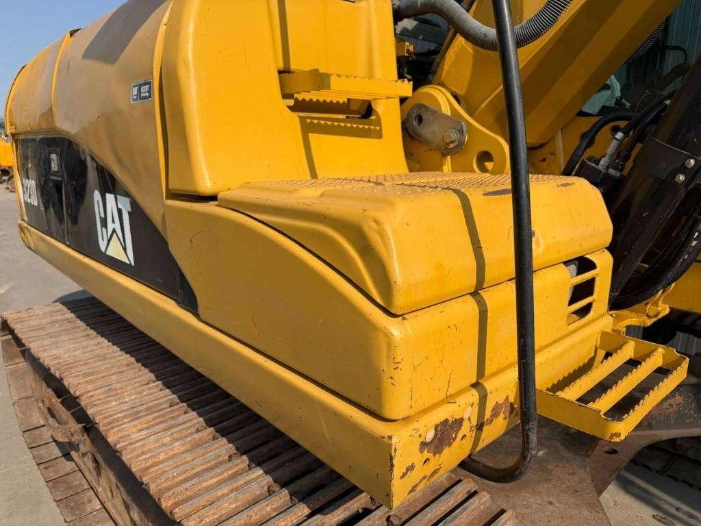 Caterpillar 323D L Photo 8