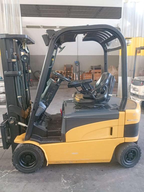 Caterpillar EP20CN Photo 1