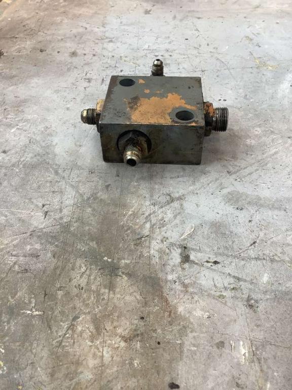 Travel control valve for Fiat Hitachi EX 235 Photo 2
