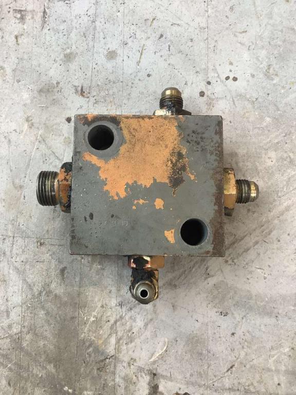Travel control valve for Fiat Hitachi EX 235 Photo 4