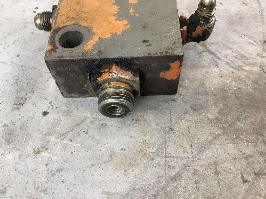 Travel control valve for Fiat Hitachi EX 235 Photo 5