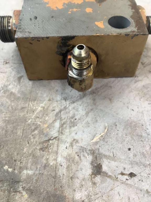 Travel control valve for Fiat Hitachi EX 235 Photo 6