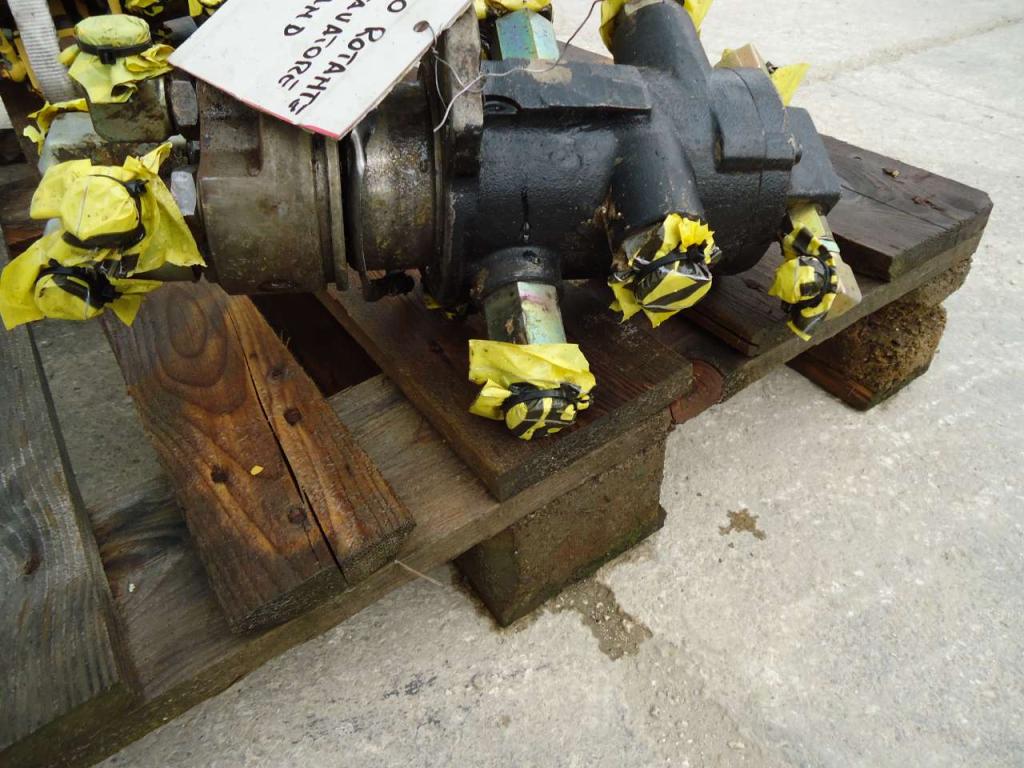 Rotating joint for New Holland E385B Photo 3