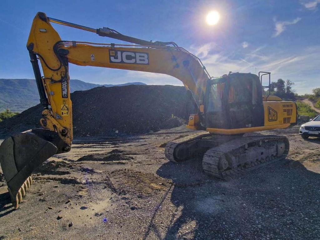 JCB JS235HD Photo 1