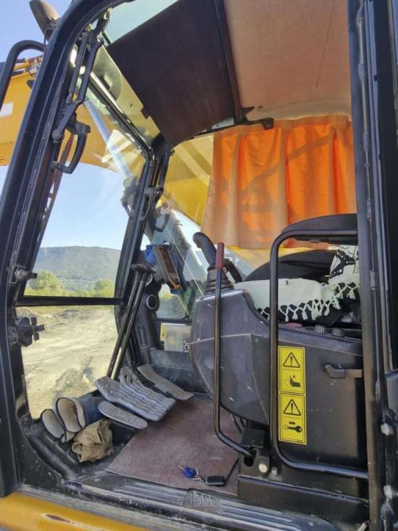 JCB JS235HD Photo 24