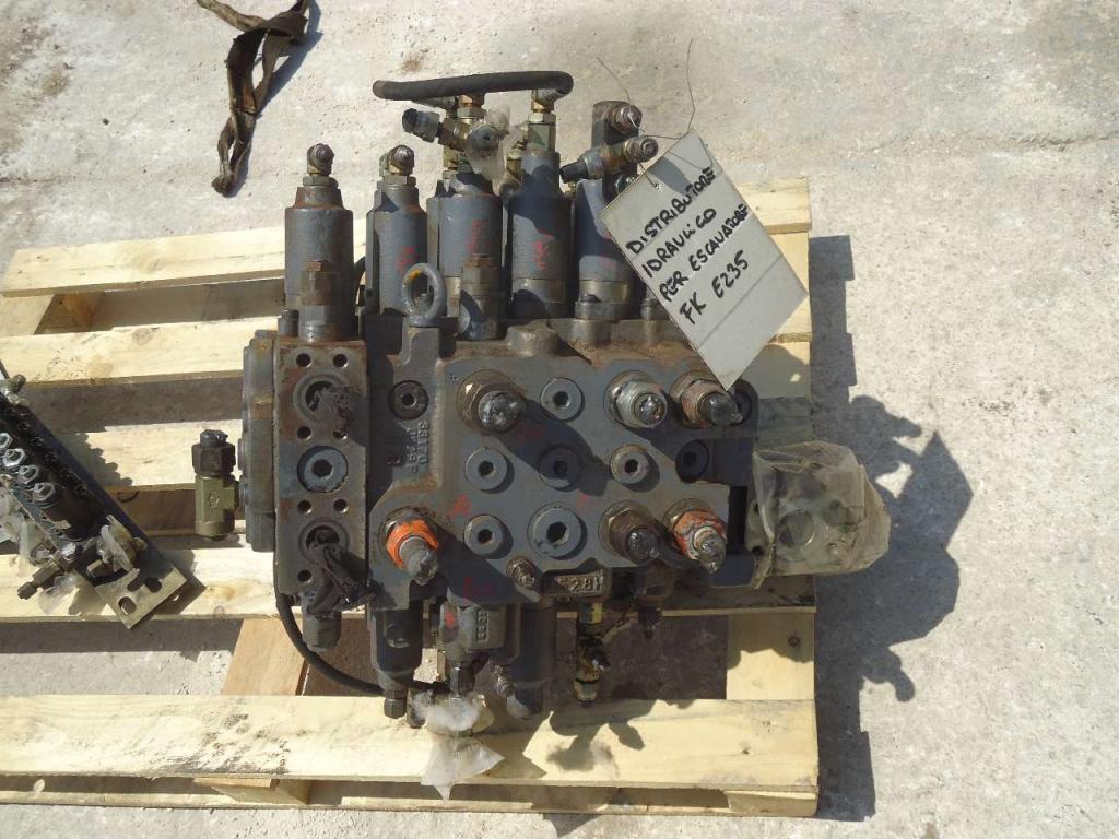 Hydraulic distributor for Fiat Kobelco E235 Photo 3