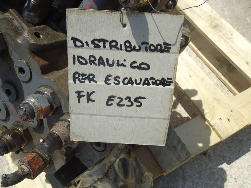 Hydraulic distributor for Fiat Kobelco E235 Photo 5