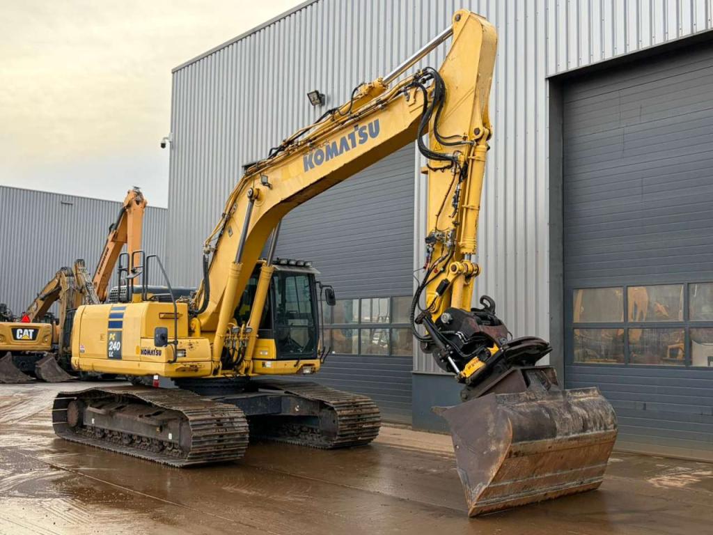Komatsu PC240LC-10 Photo 10