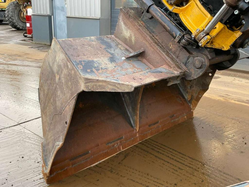 Komatsu PC240LC-10 Photo 13