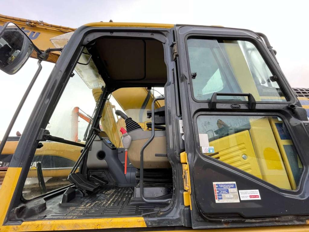 Komatsu PC240LC-10 Photo 19