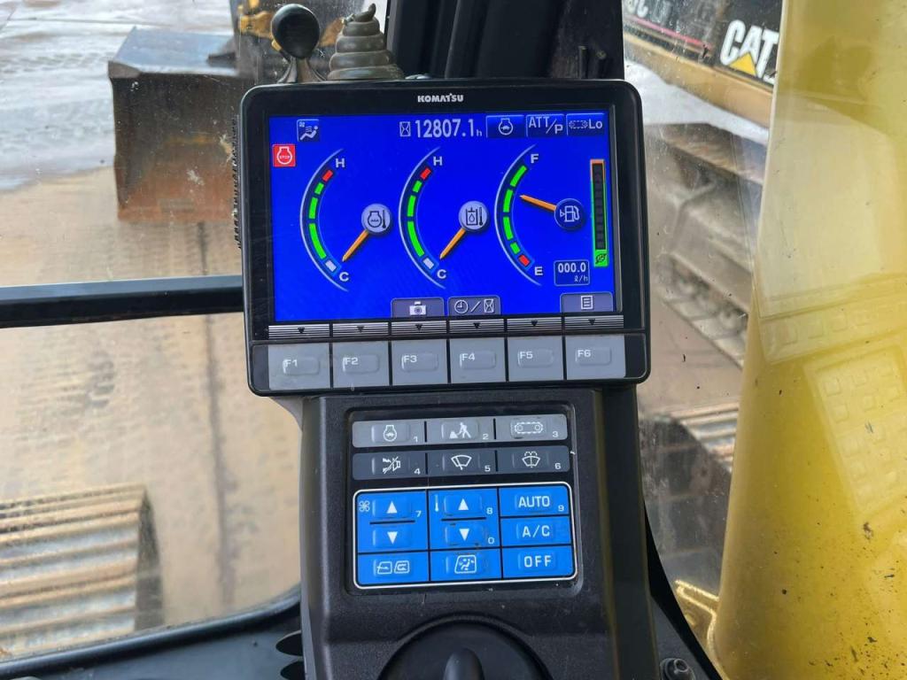 Komatsu PC240LC-10 Photo 21