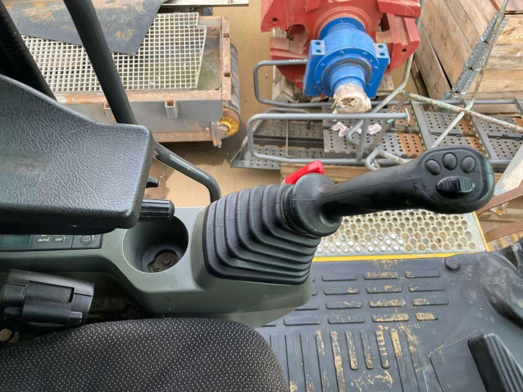 Komatsu PC240LC-10 Photo 24