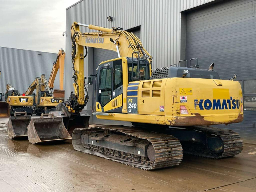 Komatsu PC240LC-10 Photo 3