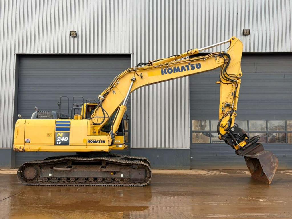 Komatsu PC240LC-10 Photo 9