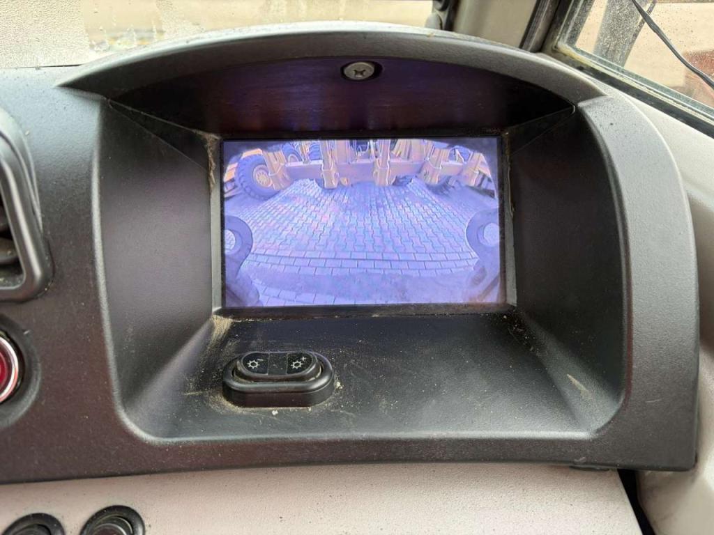 Komatsu HM300-3 Photo 12