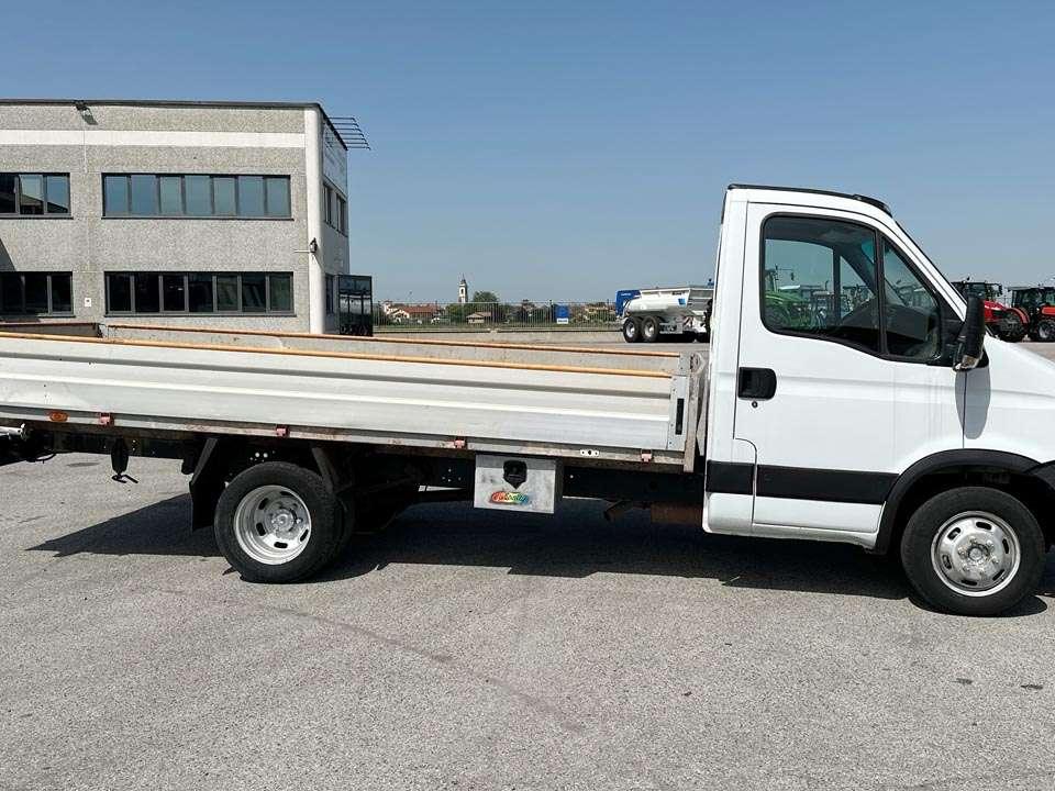 Iveco DAILY 35C13 4x2 Photo 18