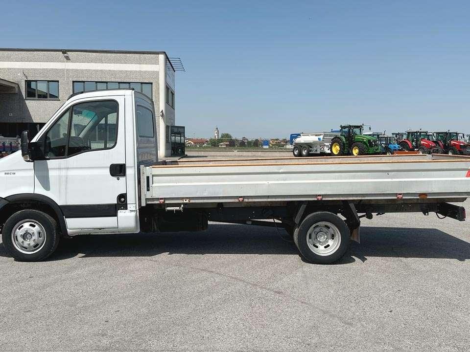 Iveco DAILY 35C13 4x2 Photo 2