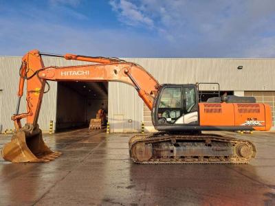 Hitachi Zx350LCN-6 sold by Aertssen Trading