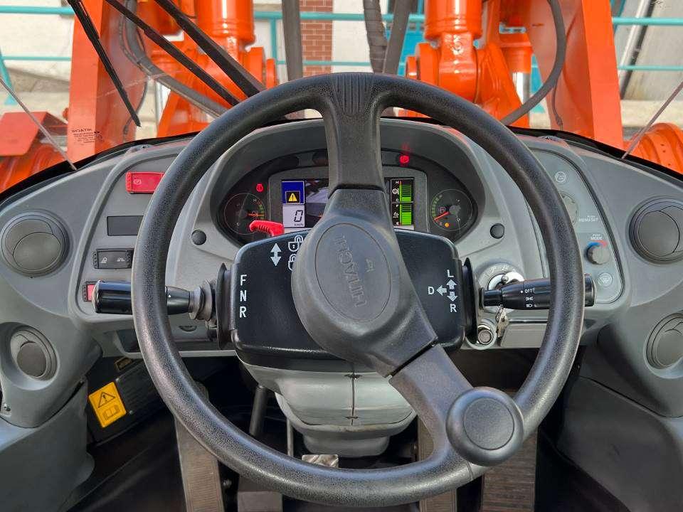 Hitachi ZW370-6 Photo 10
