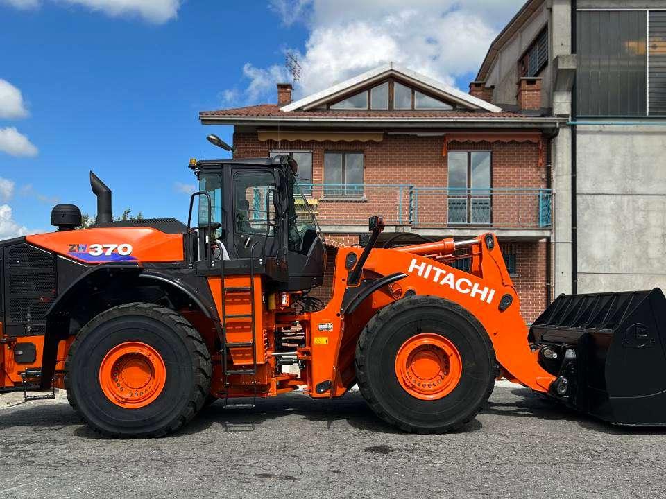 Hitachi ZW370-6 Photo 14