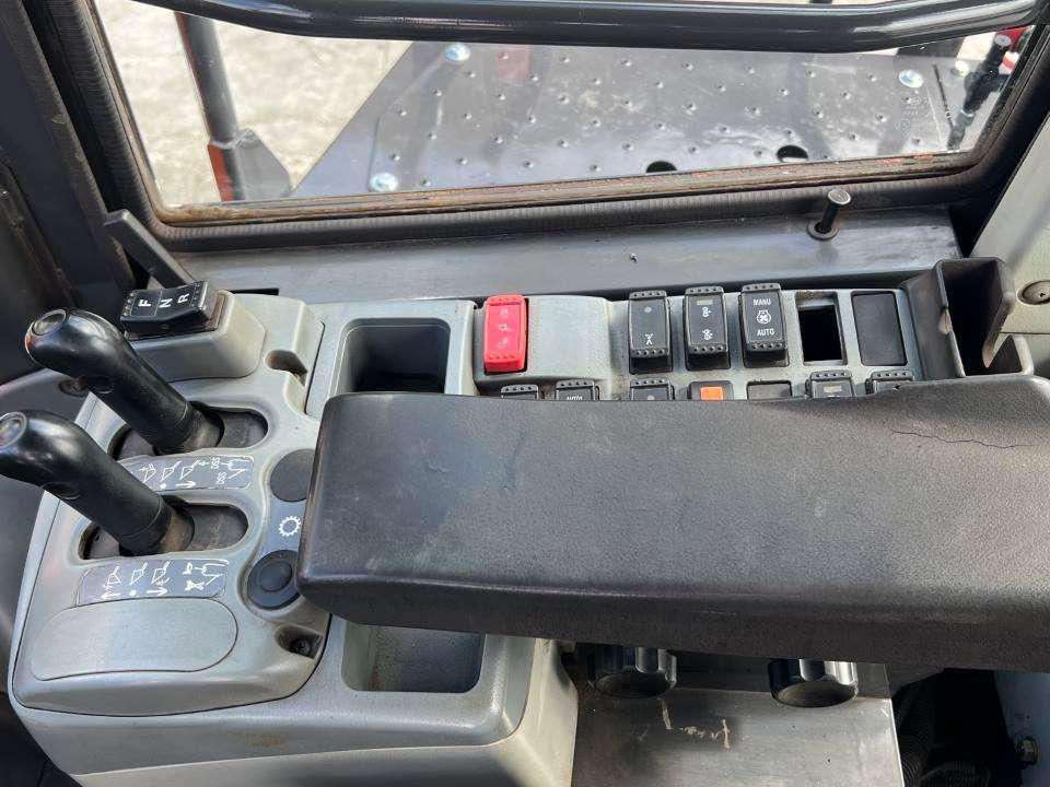 Hitachi ZW370-6 Photo 8
