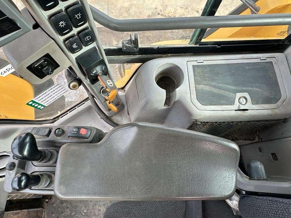 Volvo L180G Photo 15