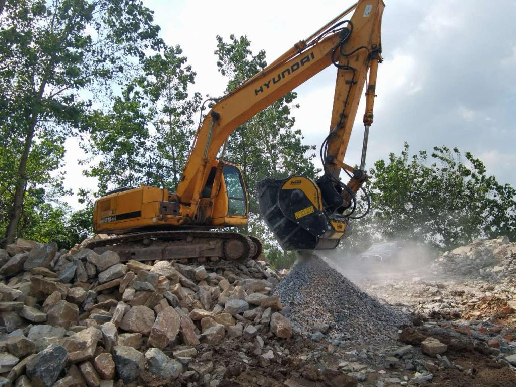 MB CRUSHER BF80.3 Photo 2
