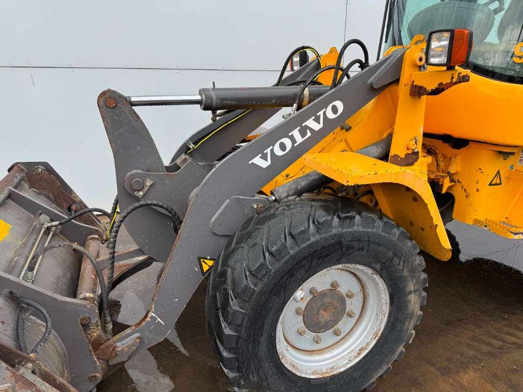 Volvo L30B - Bucket + Forks / Quick Coupler Photo 20