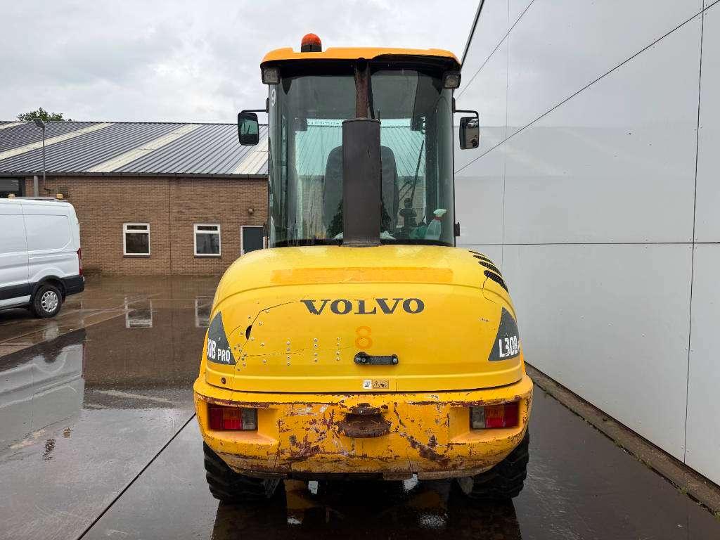 Volvo L30B - Bucket + Forks / Quick Coupler Photo 5