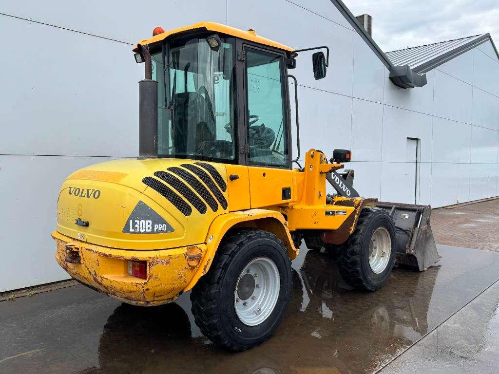 Volvo L30B - Bucket + Forks / Quick Coupler Photo 6