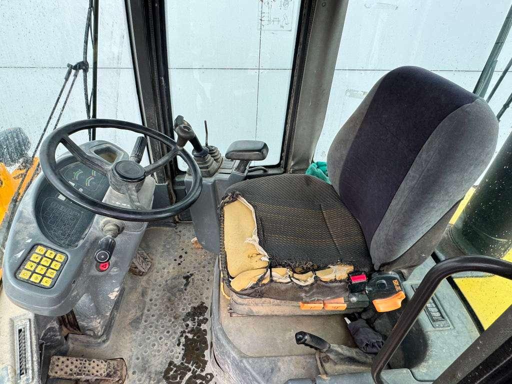 Volvo L30B - Bucket + Forks / Quick Coupler Photo 9