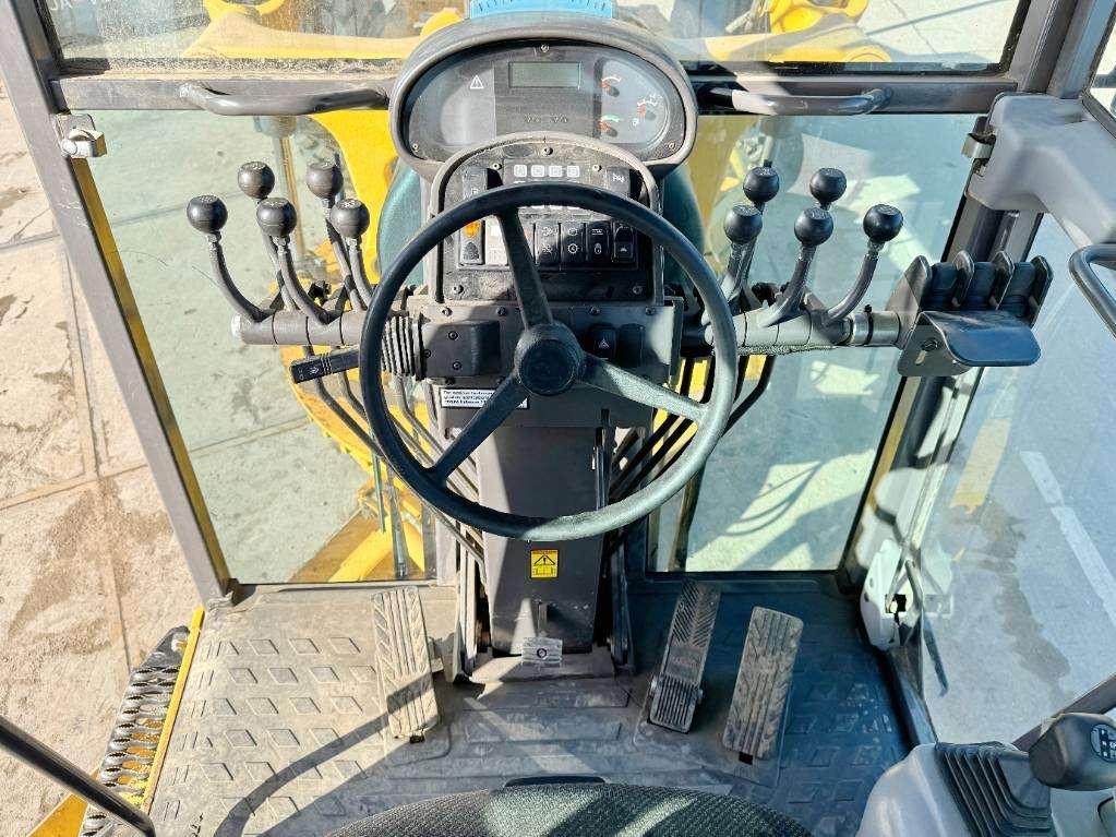 Volvo G960B - 4.90 Meter Blade / Backup Camera Photo 7