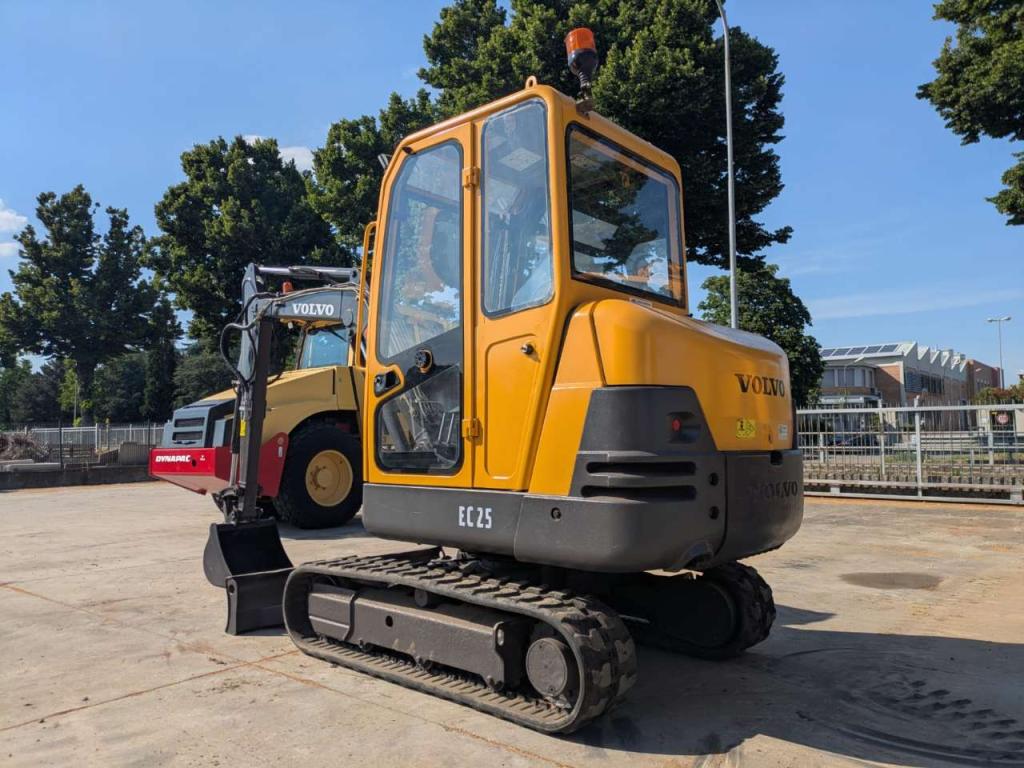 Volvo EC25 Photo 2