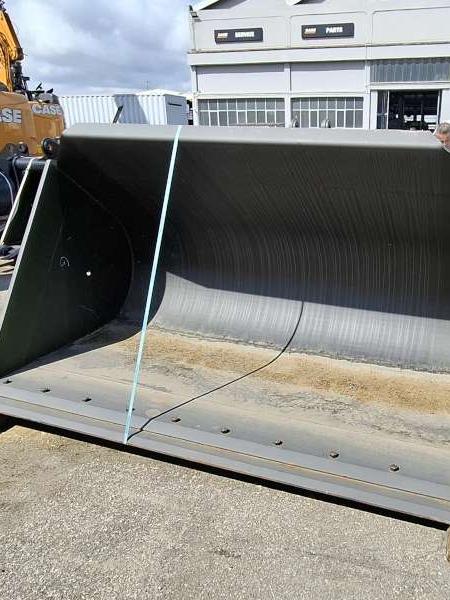 Loader bucket Photo 1