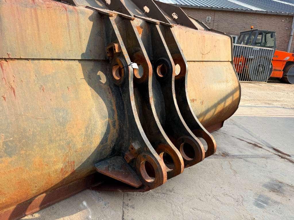 Caterpillar 988 Bucket - Good Overall Condition Photo 9