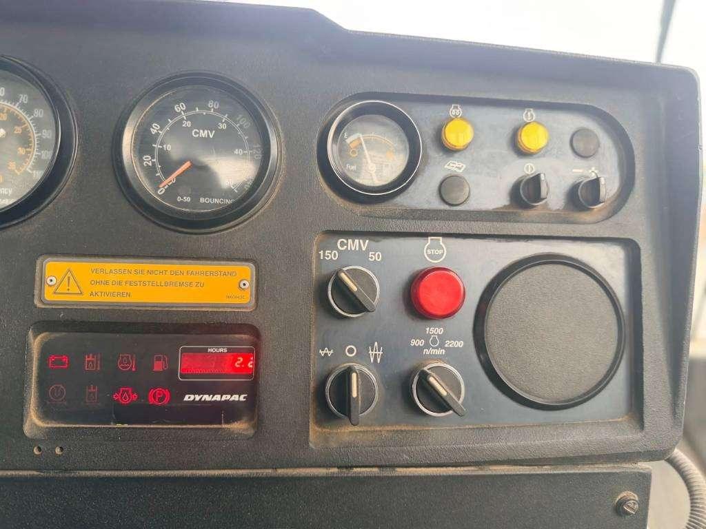 Dynapac CA302D Photo 11