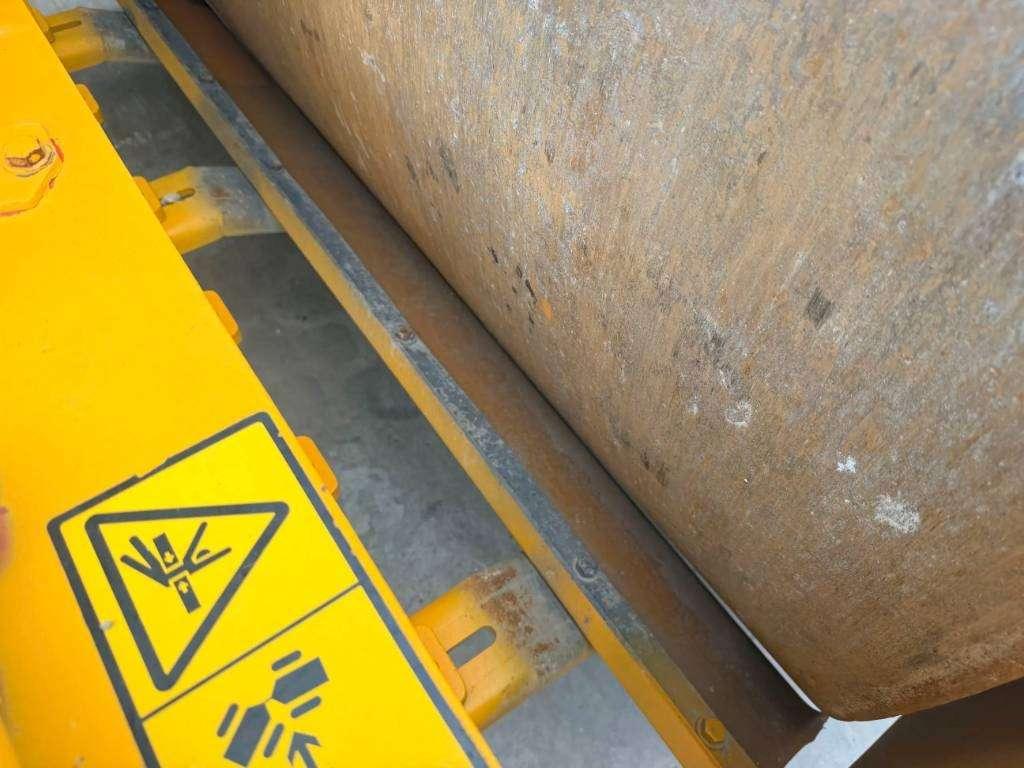 Dynapac CA302D Photo 23