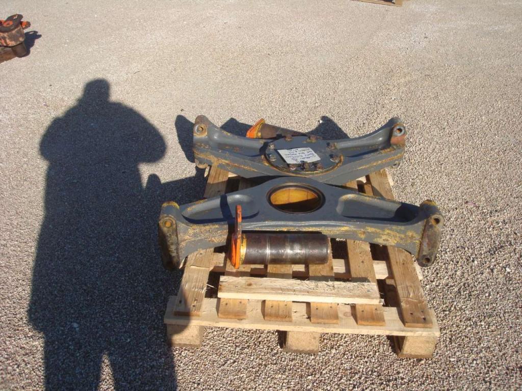 Rear axle support for Hitachi W 220 Photo 4
