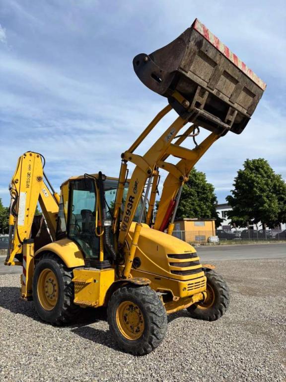 Komatsu WB93R-2 Photo 4