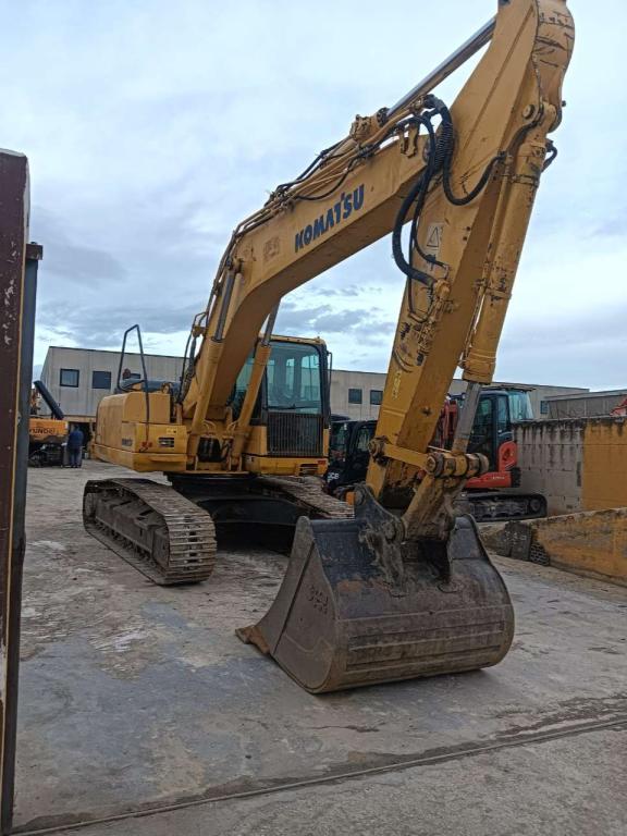 Komatsu PC 210-8 Photo 1