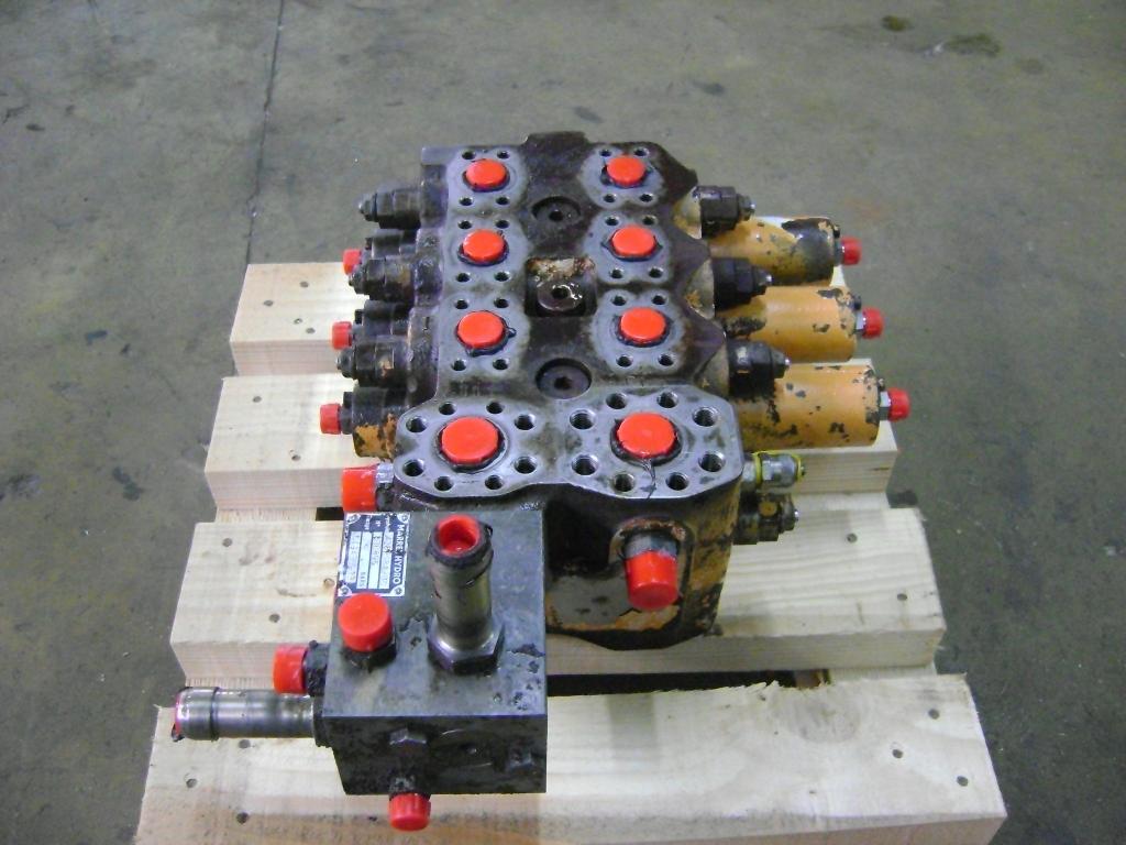 Hydraulic distributor for Case 1088 Photo 2