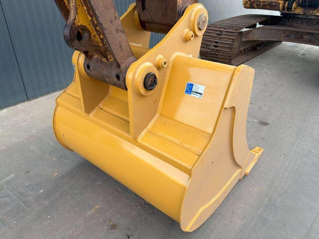 Caterpillar 320D L Photo 13