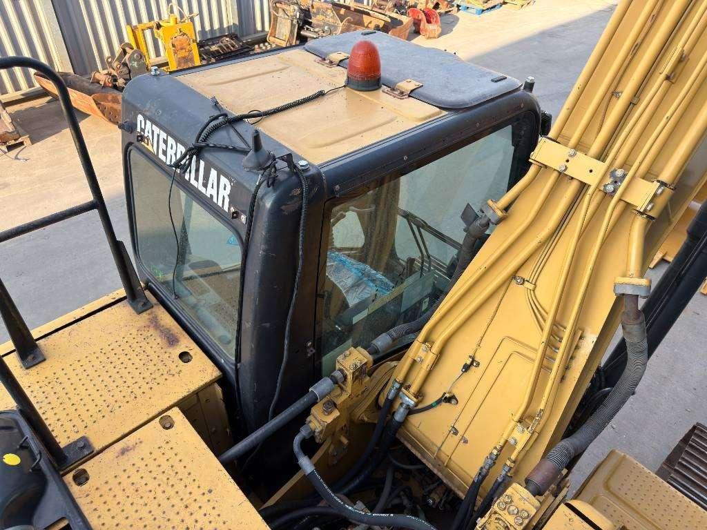 Caterpillar 320D L Photo 20