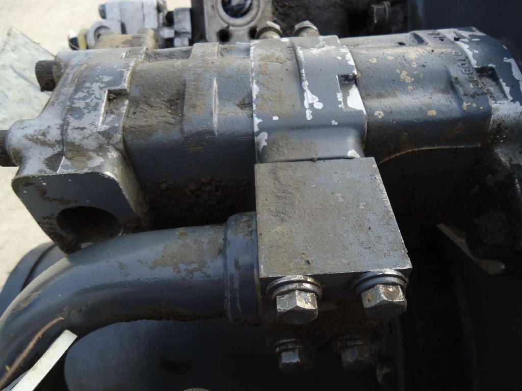 Transmission hydraulic pump for Fiat Kobelco W270 Photo 1