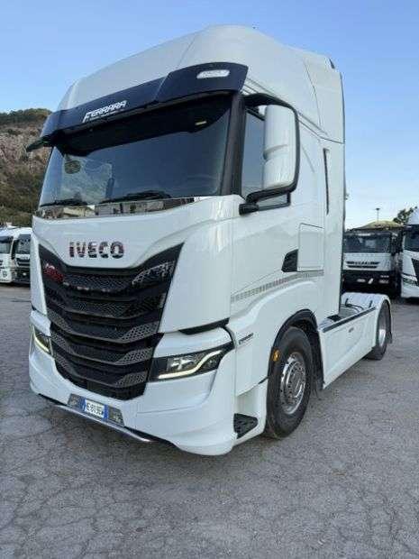 Iveco S-WAY Photo 1