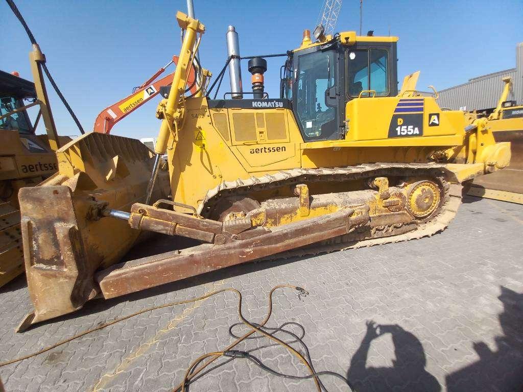 Komatsu D155A-6R (4pcs available for sale in Abu Dhabi) Photo 15