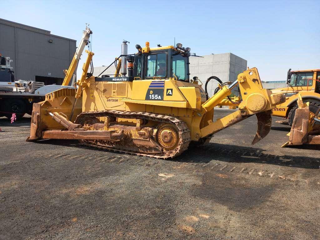 Komatsu D155A-6R (4pcs available for sale in Abu Dhabi) Photo 16