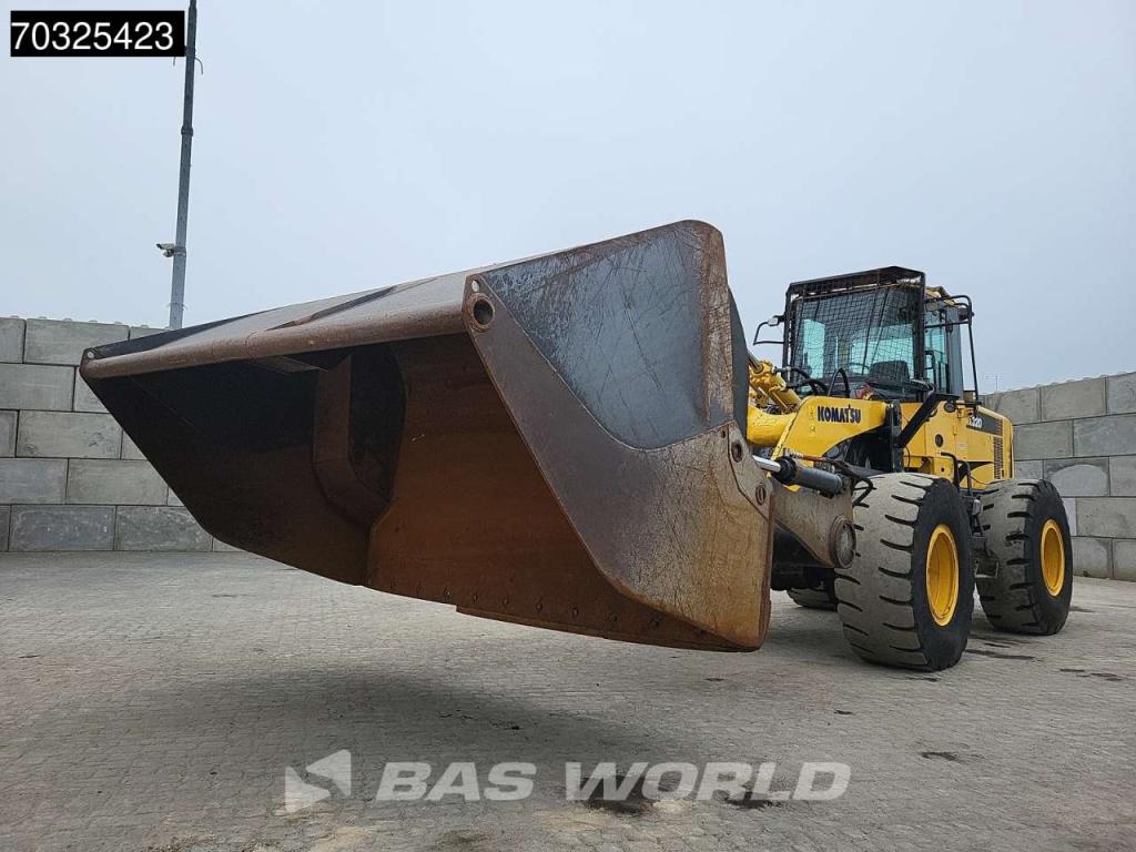 Komatsu WA320-6 Photo 11